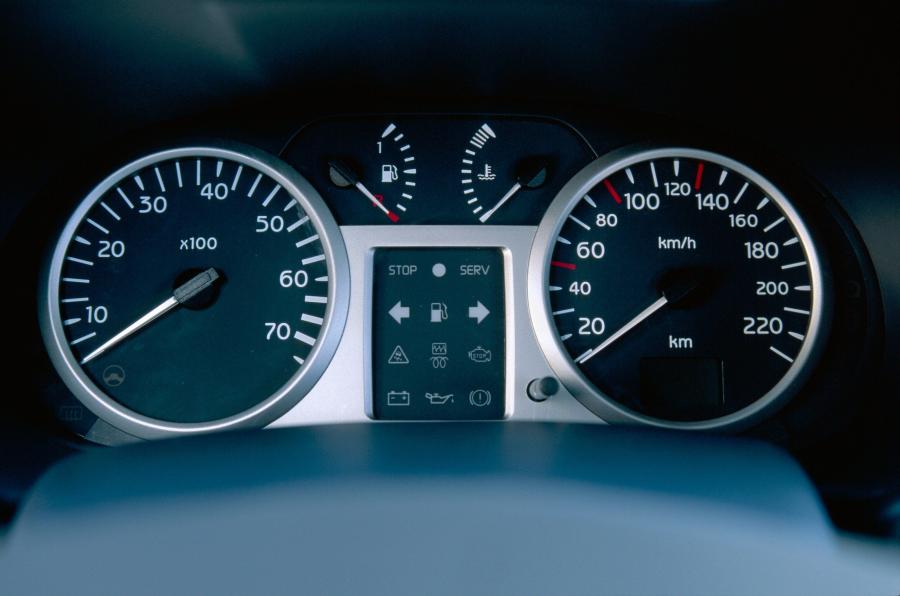  Renault Clio 3-Door 2001 года  (фото 15 из 58)